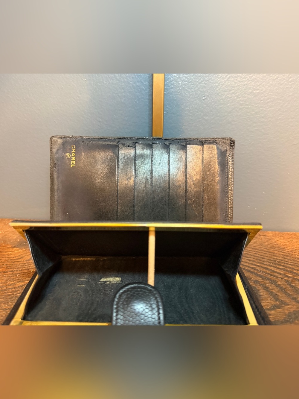 CHANEL Caviar Leather Kiss-lock CC Wallet - Picture 4 of 8